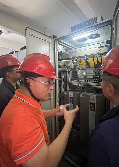 我司技術團隊赴電力控制系統，指導安裝調試